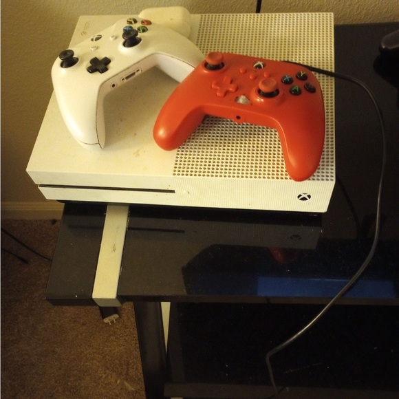 Selling a Xbox one s with two controllers